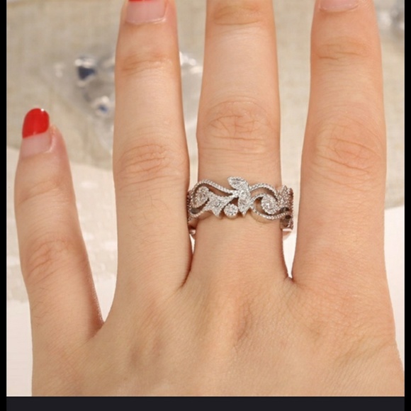 Pretty ring. - Picture 3 of 3